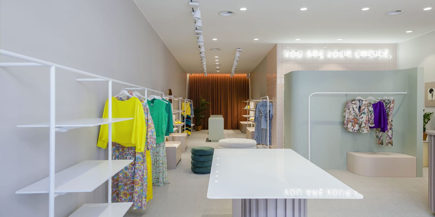 liuni_pavimenti_plas_fashion_store_gravina_puglia_bari_interior_design_project_arredo_d_interni_midcentury_pleroo_architects_studio