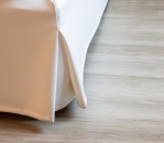 rivestimento-sommier-letto-hotel-liuni-pavimento-lvt-effetto-legno-sistema-incastro